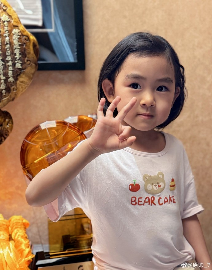  三分大賽三冠王！原帥曬三冠獎(jiǎng)杯：完成了女兒給安排的任務(wù)！