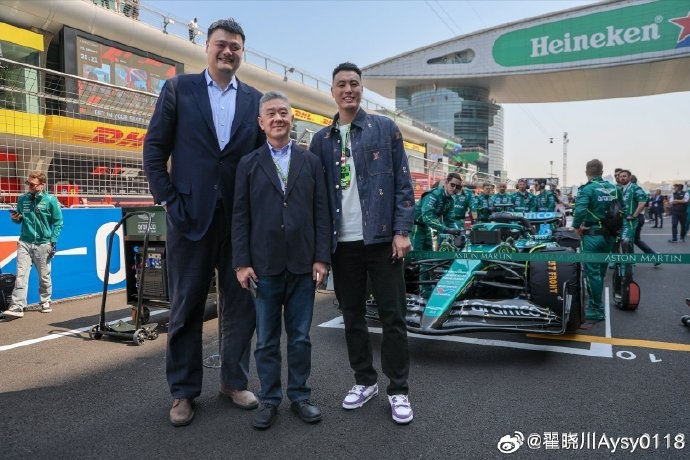  聯(lián)動F1！翟曉川曬與姚明、阿隆索、范志毅、周冠宇等的合照