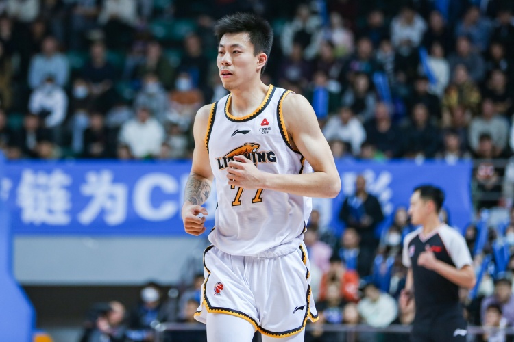  復(fù)出還要找狀態(tài)！張鎮(zhèn)麟半場6中1僅拿2分1板4助1斷