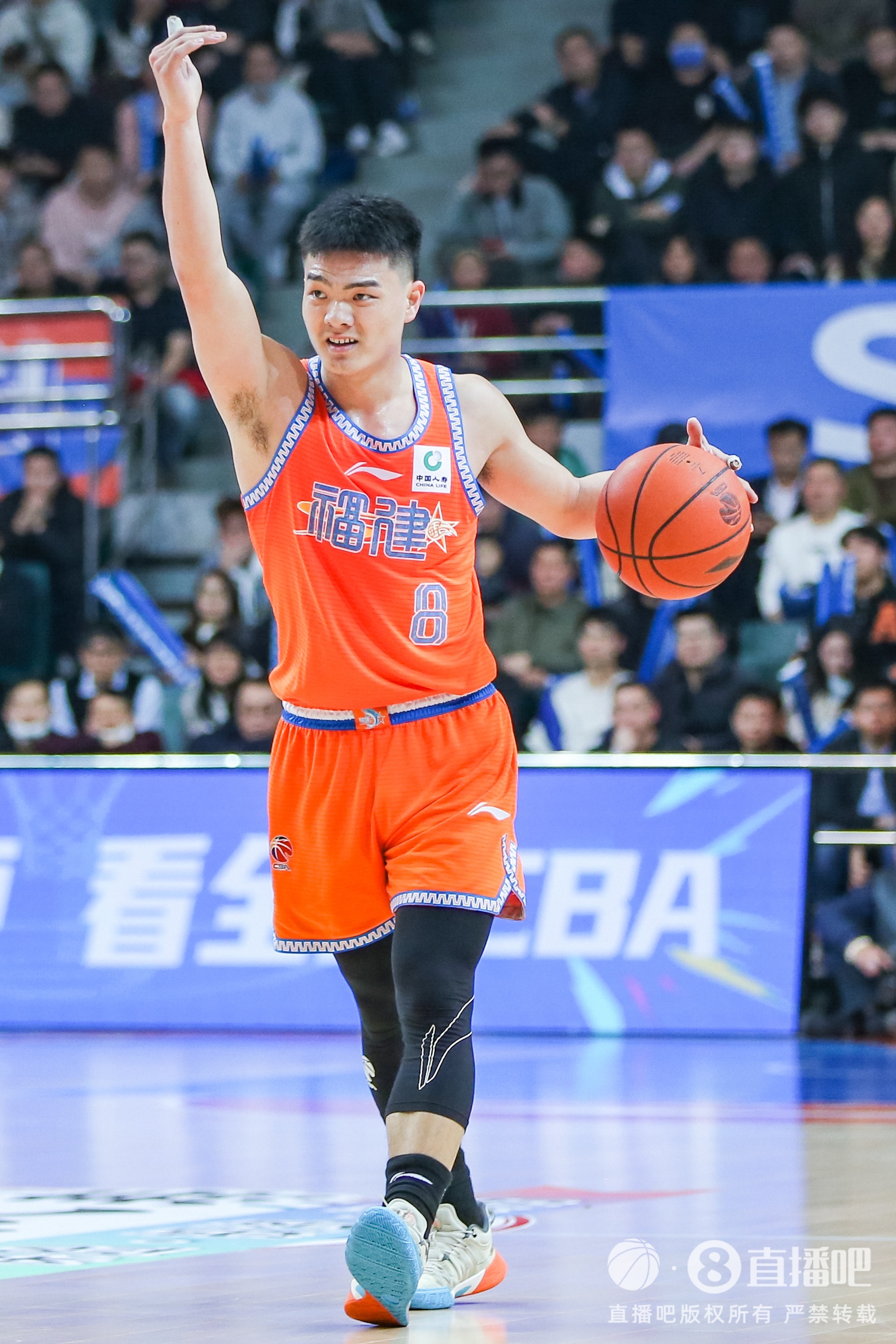 高效替補！黎伊揚11投7中貢獻(xiàn)17分2板4助3斷