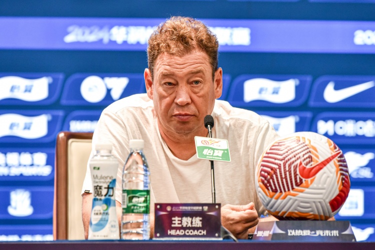  伊萬(wàn)稱(chēng)國(guó)腳聯(lián)賽出場(chǎng)率不足，斯盧茨基回應(yīng)：希望國(guó)家隊(duì)能有新發(fā)現(xiàn)