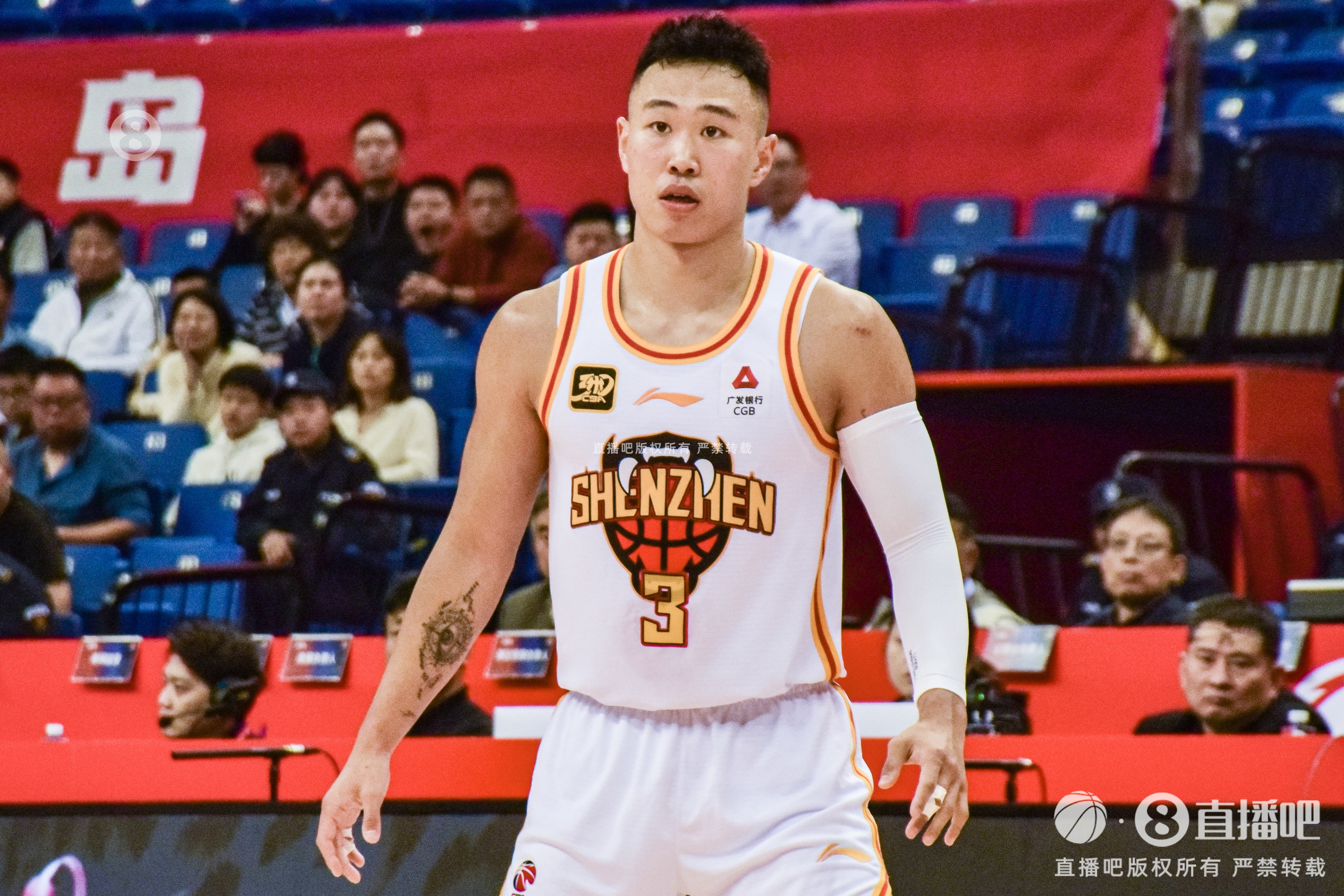  攻防俱佳！賀希寧17中8&三分7中3拿到19分 貢獻(xiàn)4次搶斷