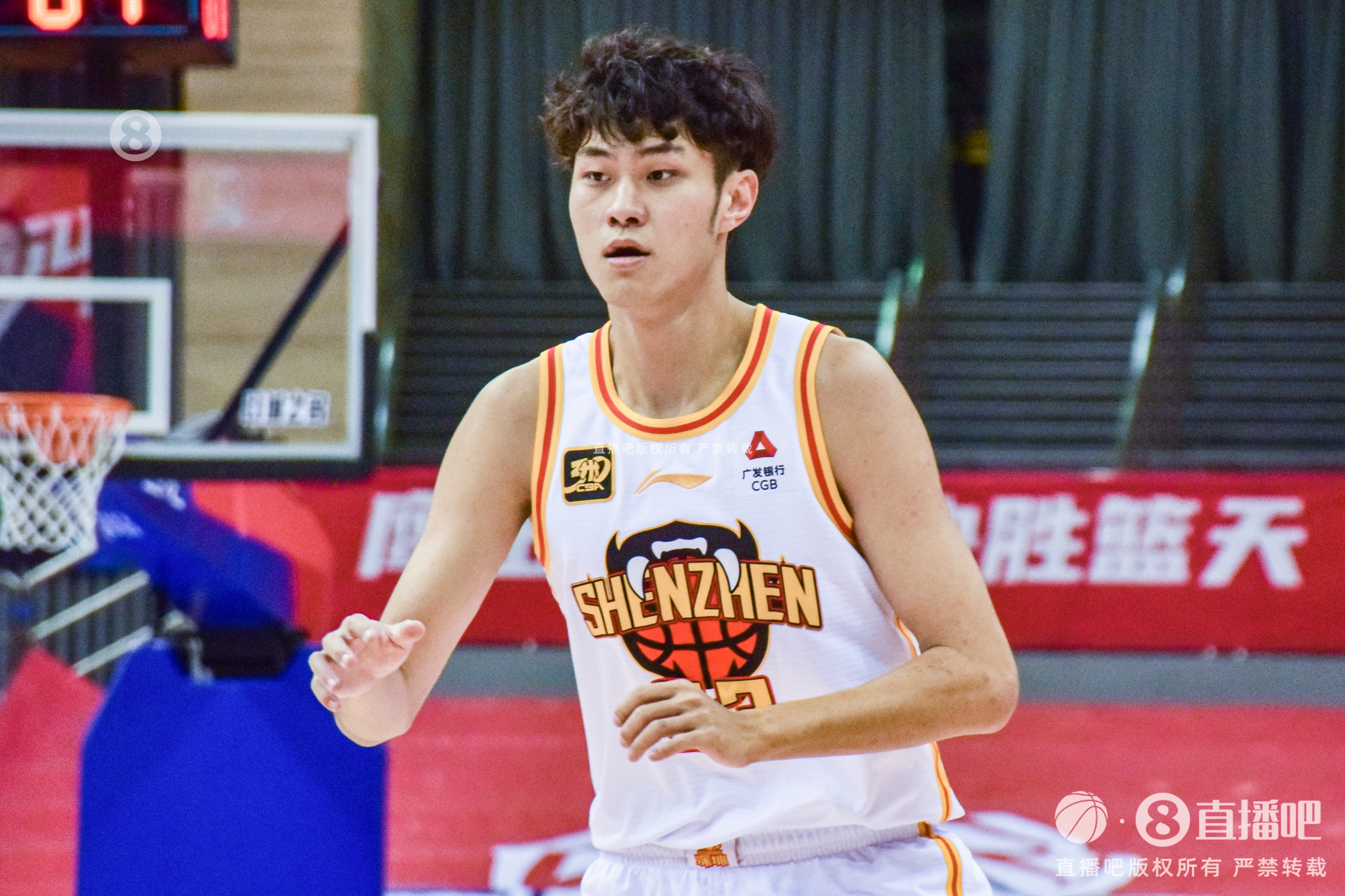  球隊(duì)主攻點(diǎn)！王浩然16中8拿到全隊(duì)最高20分外加2板4助2斷