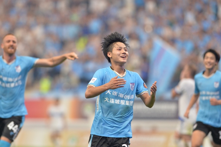  19歲國青小將毛偉杰進(jìn)入大連英博戰(zhàn)泰山首發(fā)，將迎中超首秀