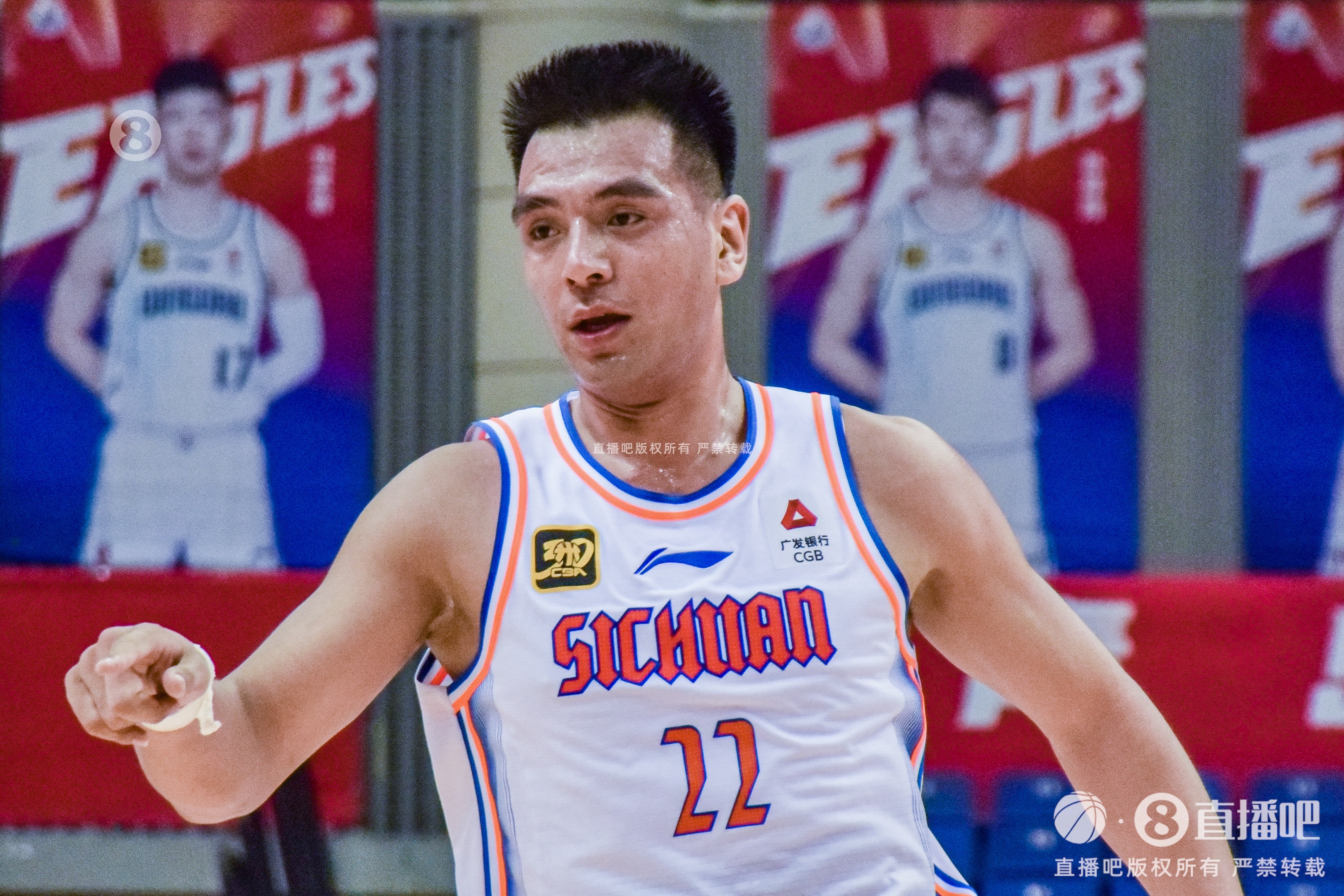  很拼！楊文學8中5得到12分10板5助1帽 拼到6犯離場