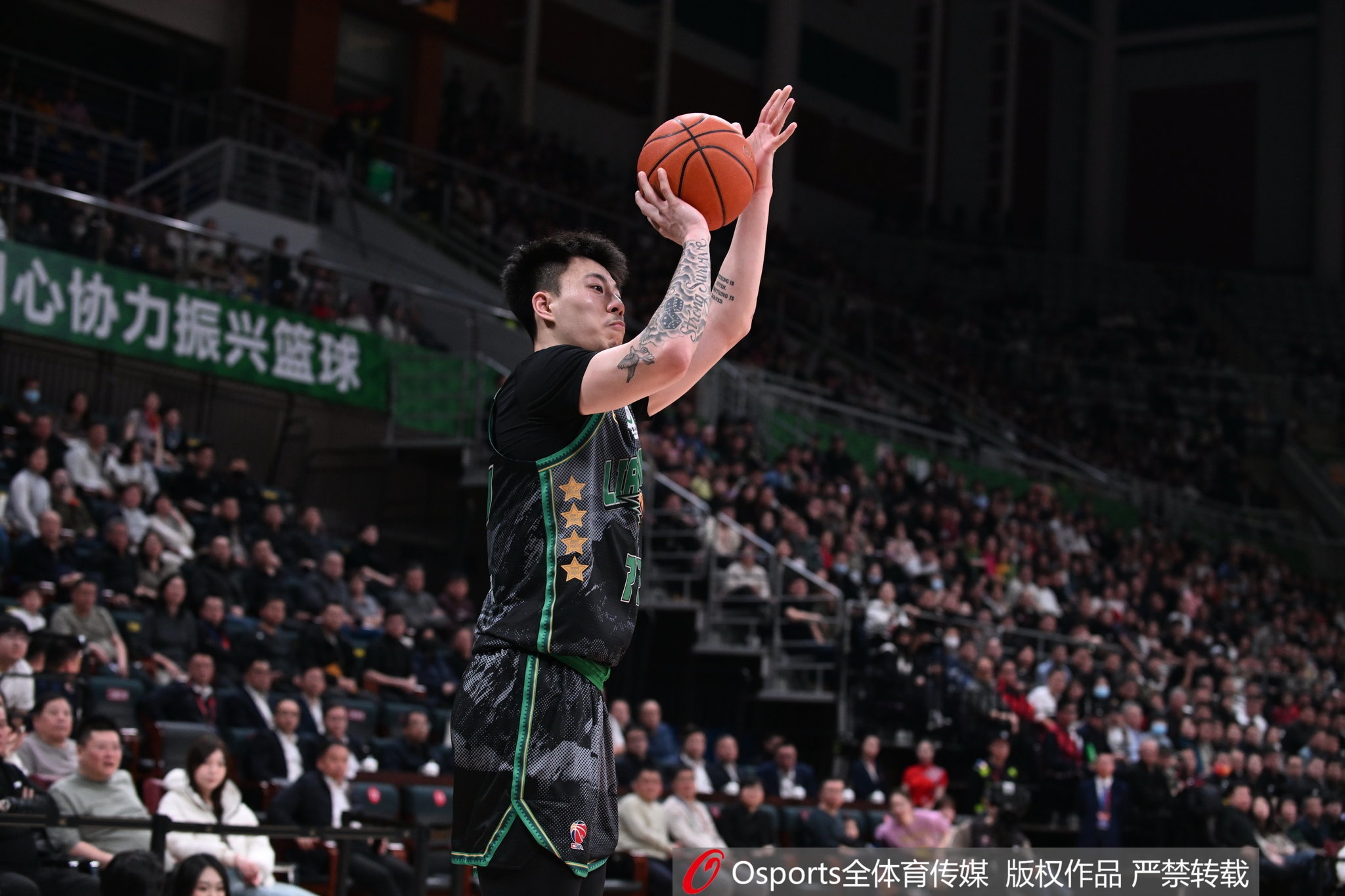  中規(guī)中矩！張鎮(zhèn)麟13中5拿到10分7板4助1斷 6失誤略多