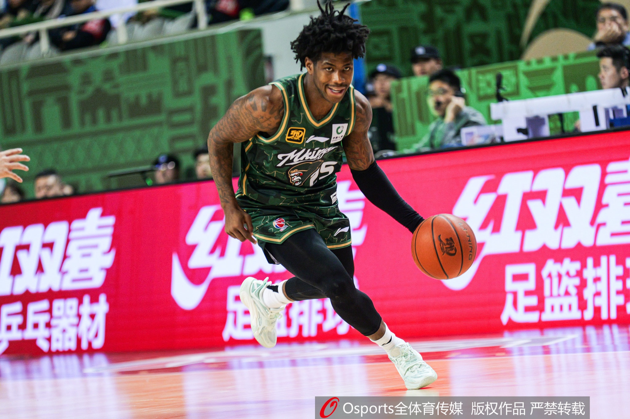  這外援猛得很！肯德里克-戴維斯16投12中&罰球18中15砍43分6板9助