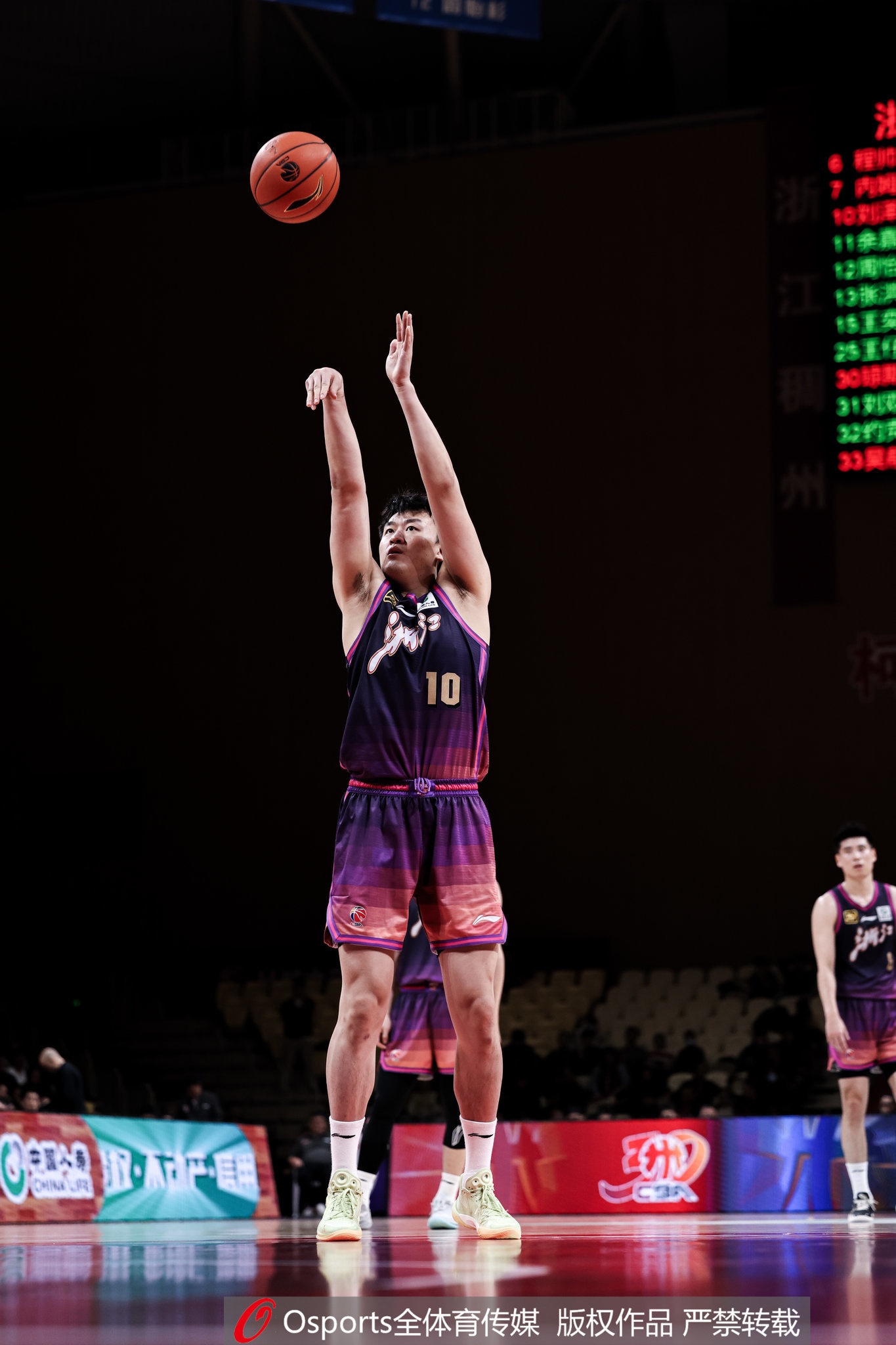  高效替補(bǔ)！劉澤一13投7中&罰球4中3得18分7板 得分并列全隊(duì)最高